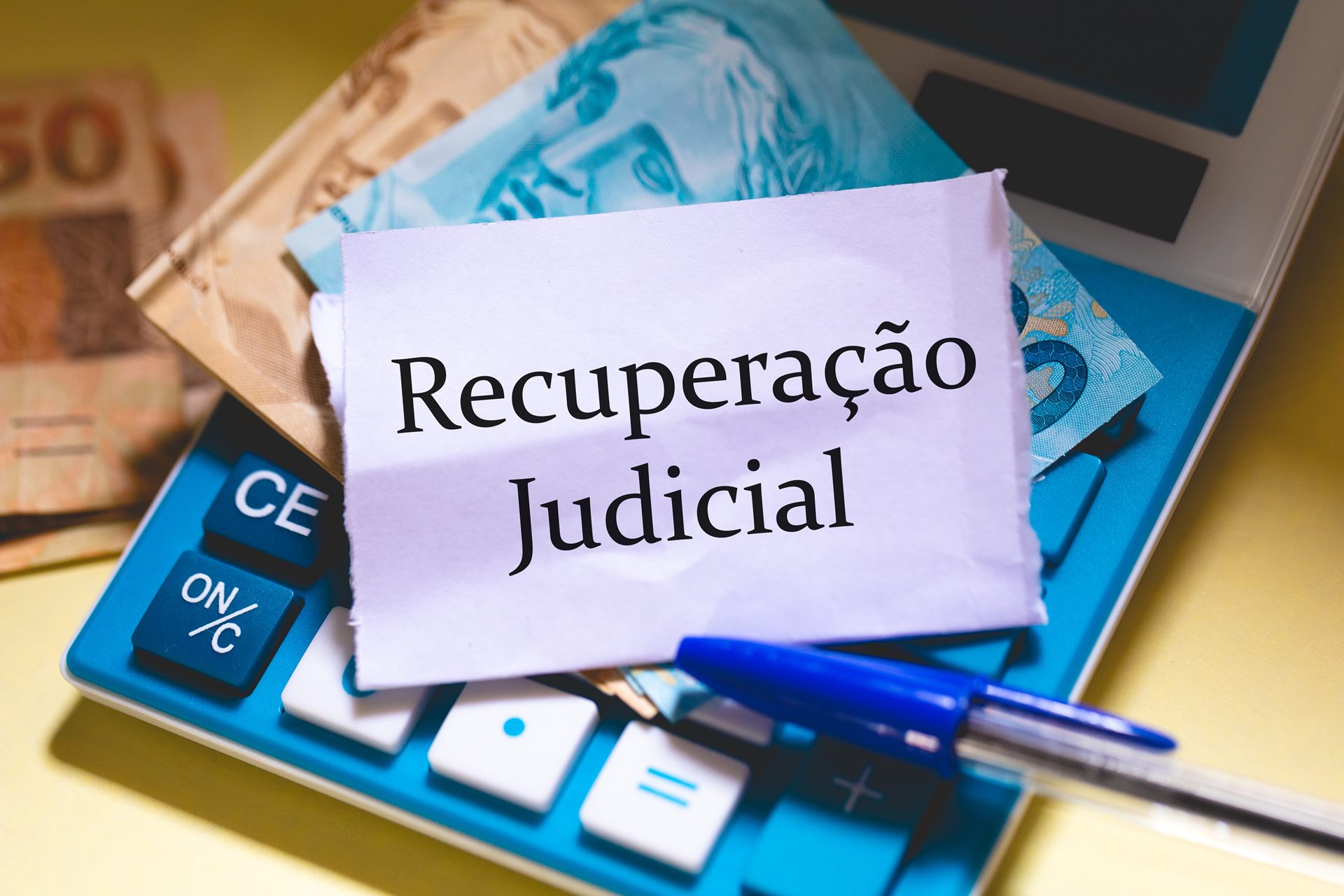 Imagem ilustrativa sobre Casas Bahia pede recuperação judicial e Marabraz entra na dança: entenda a crise bilionária do varejo